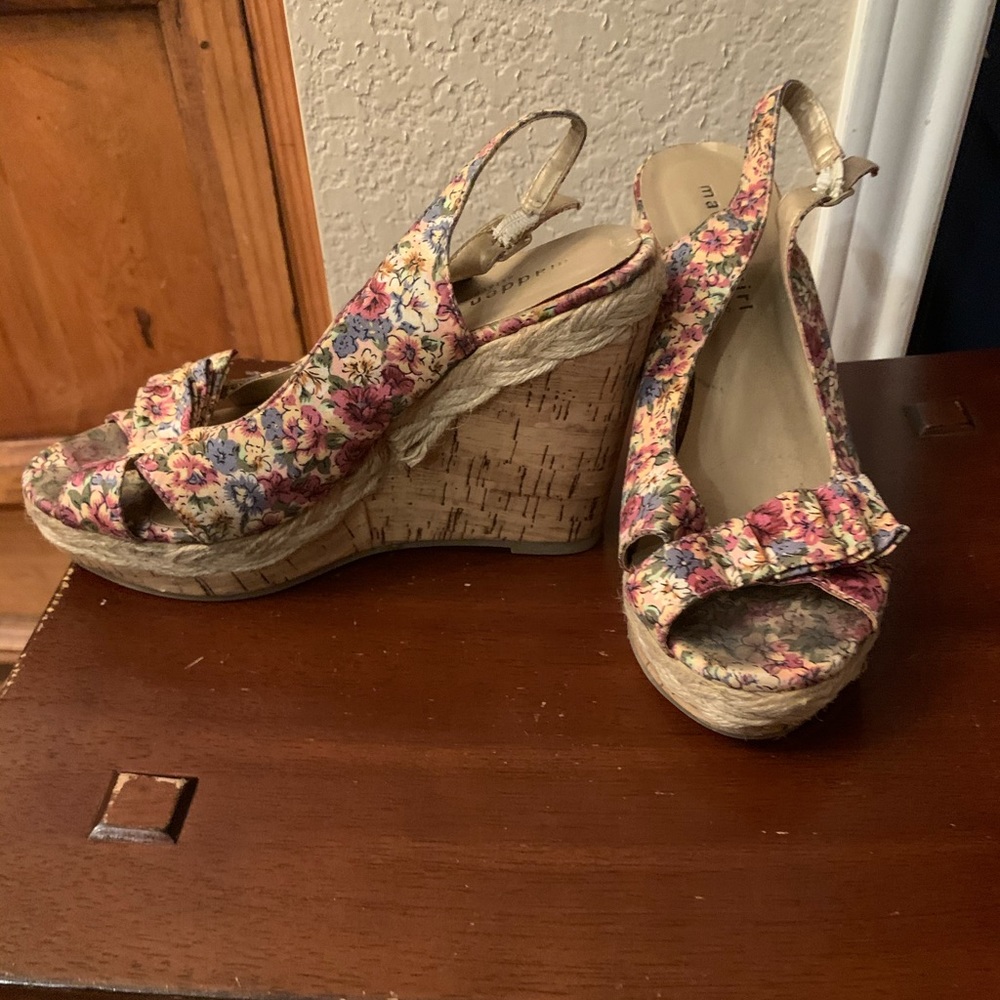 Shoes - Picture 2 of 2